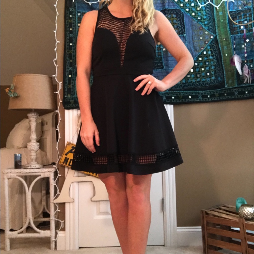 Love Point Black Dress - Picture 4 of 4